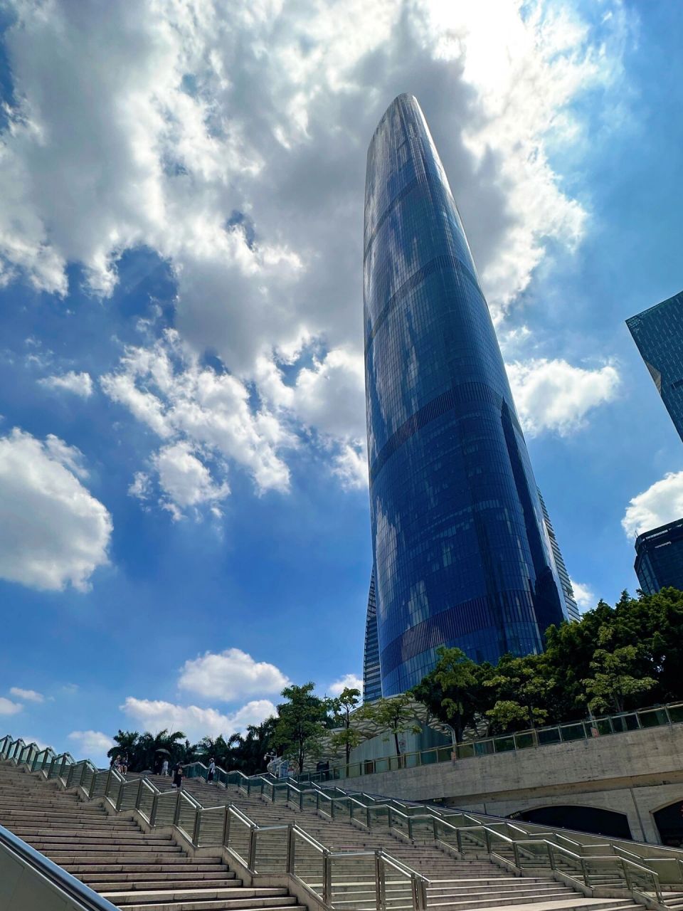 广州旅游必打卡景点之一花城汇广场🔥 📍 地点: 花城汇广场 🌸 