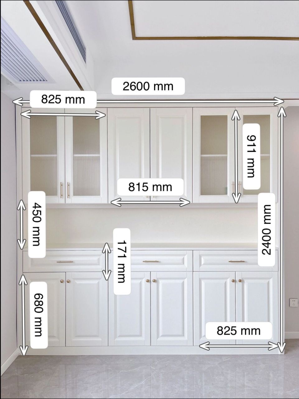 尺寸:长2.6米,高2.4米,深度34cm 板材:实木,橡胶木 具体设计图我也放