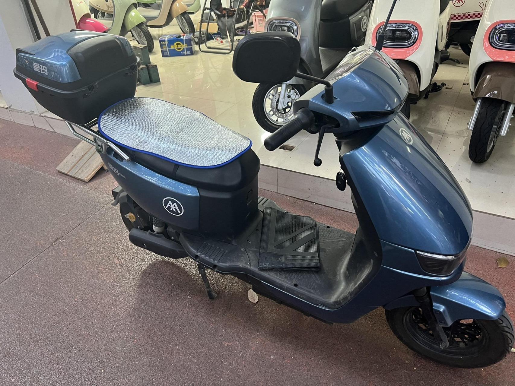 爱玛 凌迈f169  刚买出来没几个月的车 带质保 小跑三千公里  膜都没