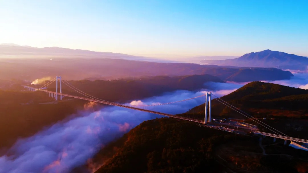 秀一个保山给世界# 龙江大桥犹如一道彩虹飞架龙川江,远远望去,又