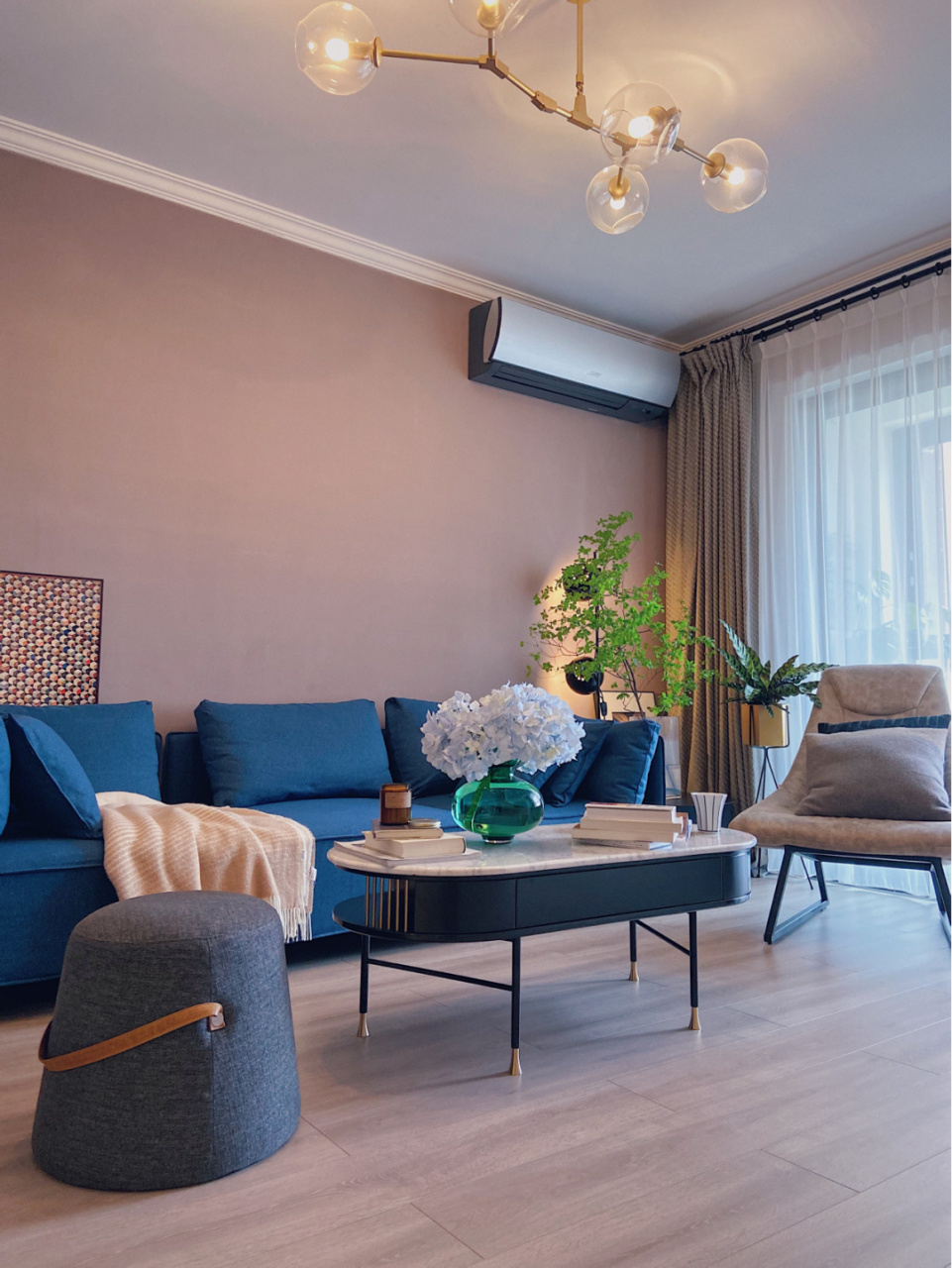 96夏天到了,客厅更换了全新的的雾霾蓝沙发套,居然就像换了一个新的