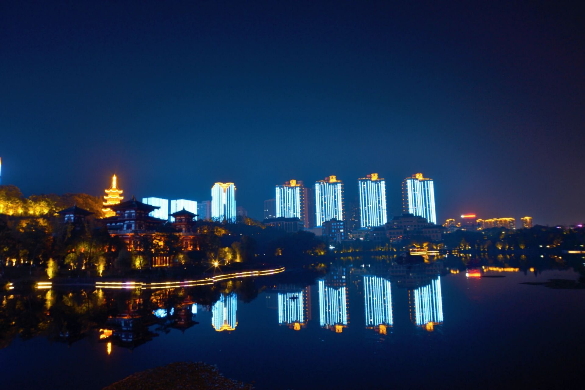 永川的夜景 带上三脚架还有我的尼康d800 适马17-35拍摄自己的家乡