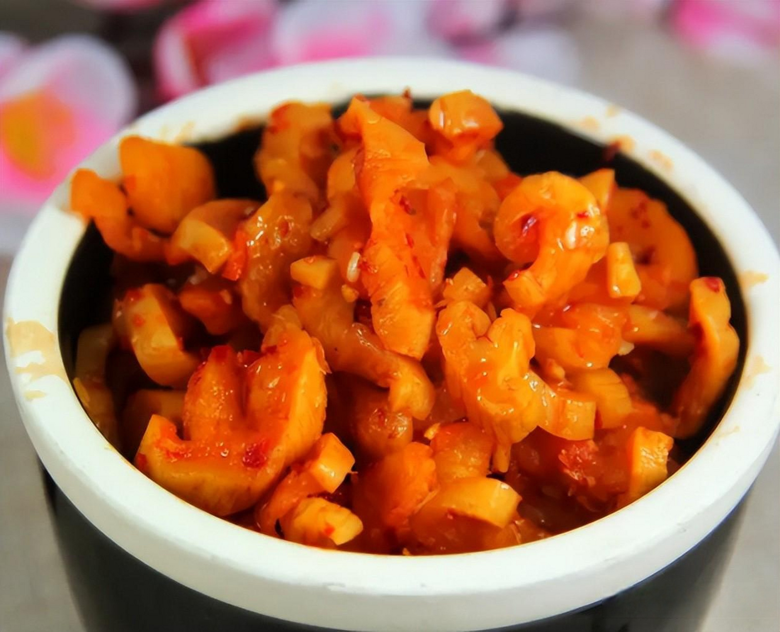 这样腌出来的白萝卜咸菜,清脆爽口,开胃下饭,比饭店还好吃 这是一道