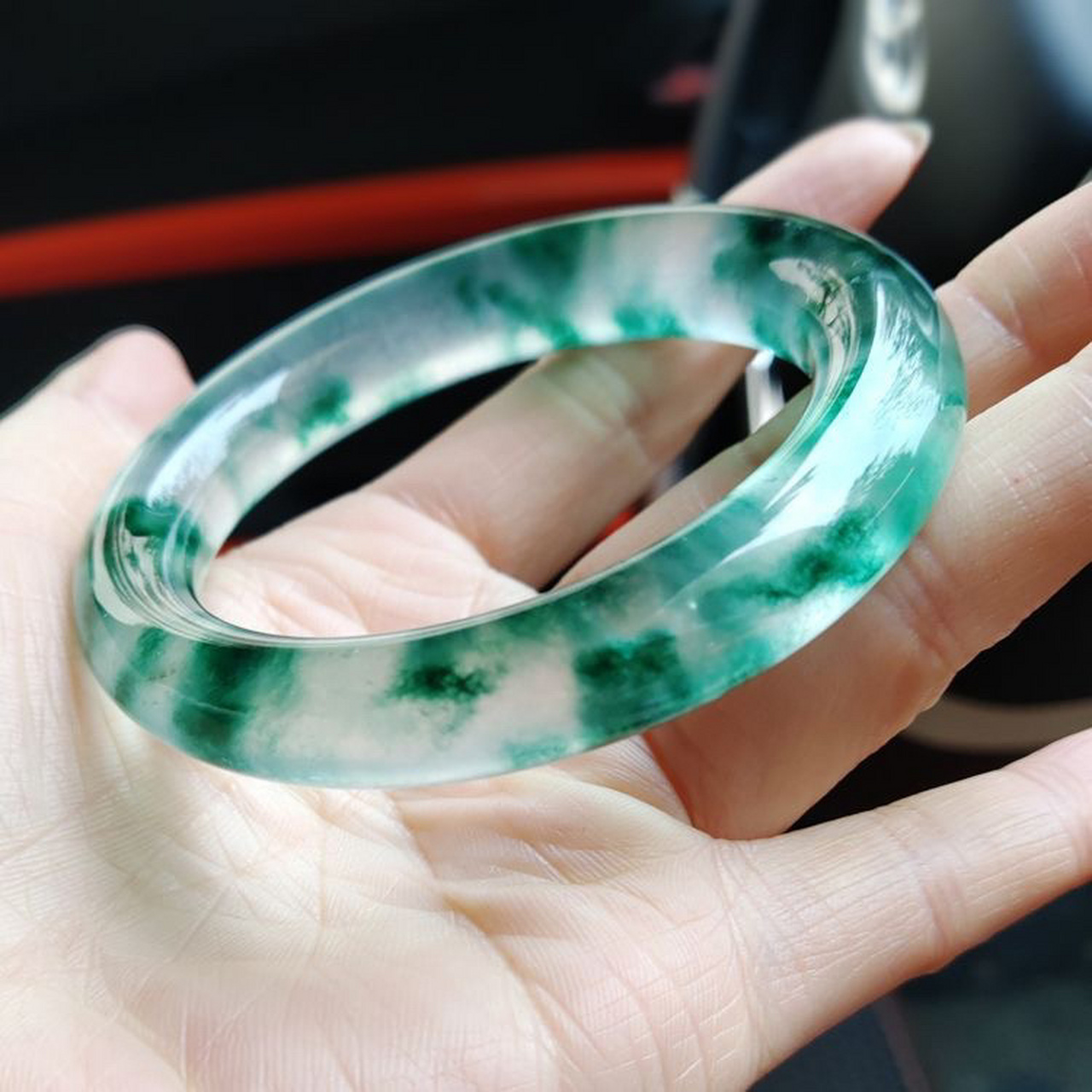 所有的独龙玉都是染色的石英岩吗 不是很懂,但独龙