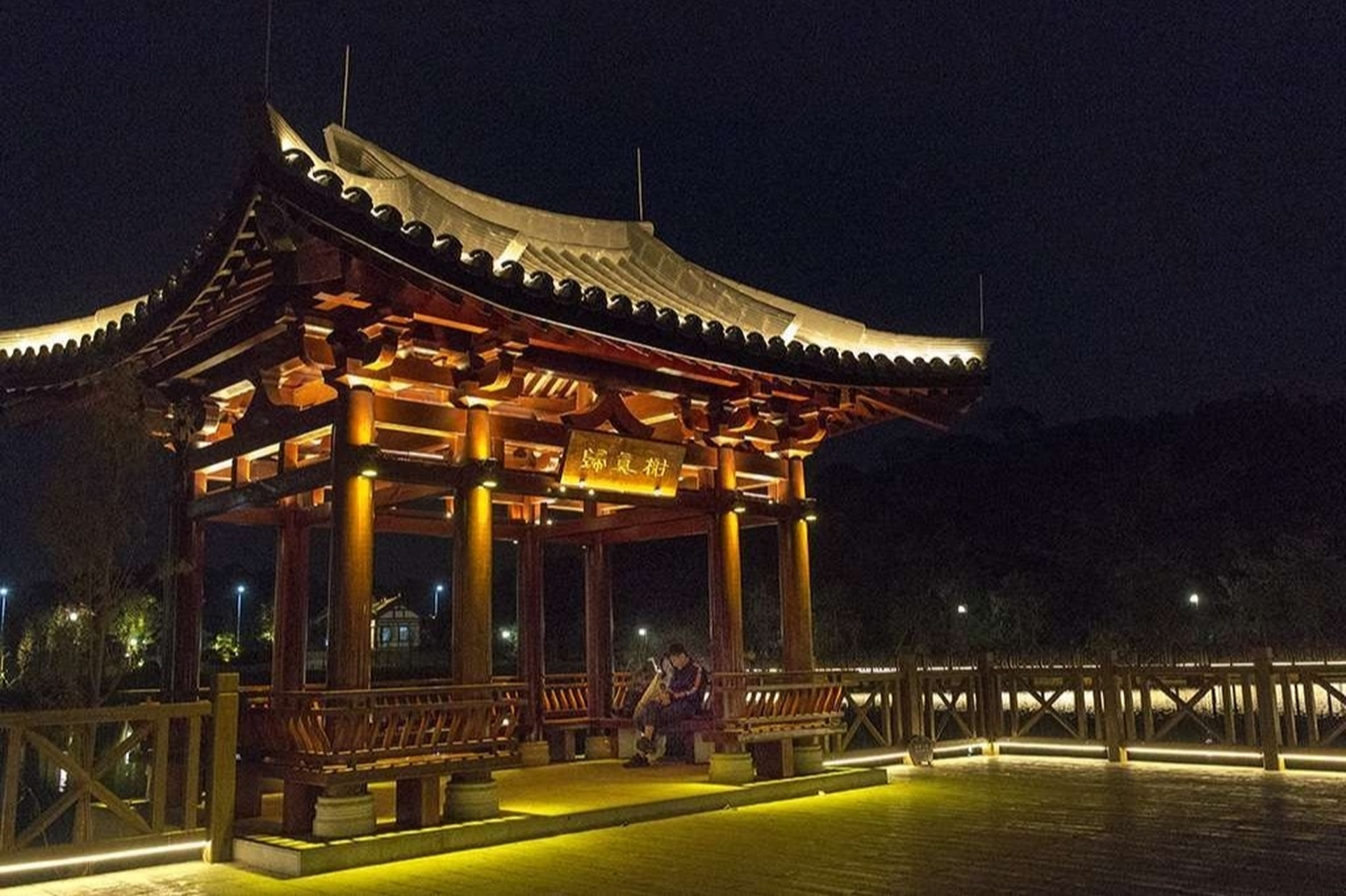 夜游广东新兴县金台山智慧公园 95五一假期是三五好友相聚的好时候