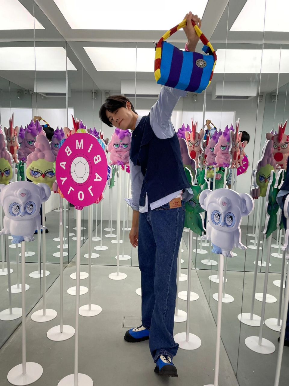 去了bimba y lola在fiu gallery的快闪 好多可爱的包 艺术布置也很