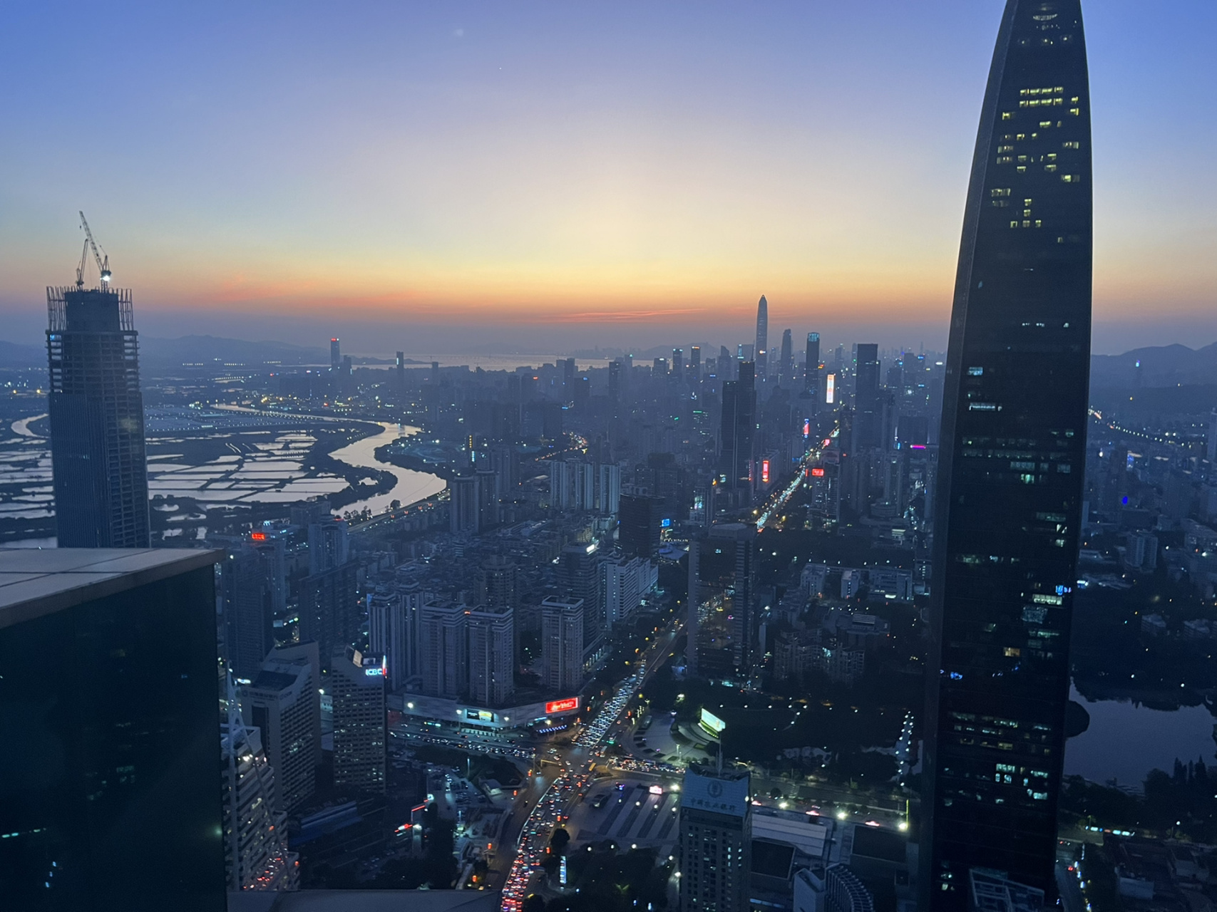 深圳 地王大厦 地王大厦观光 门票99:80元 地点:大剧院c出口 	 可以