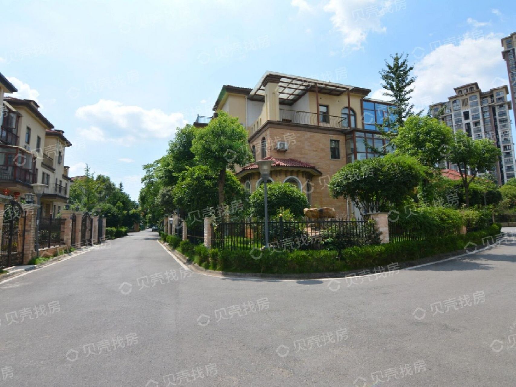 长沙洋湖西联排别墅边户产权240平总价290万 产权面积240平/多露台/大