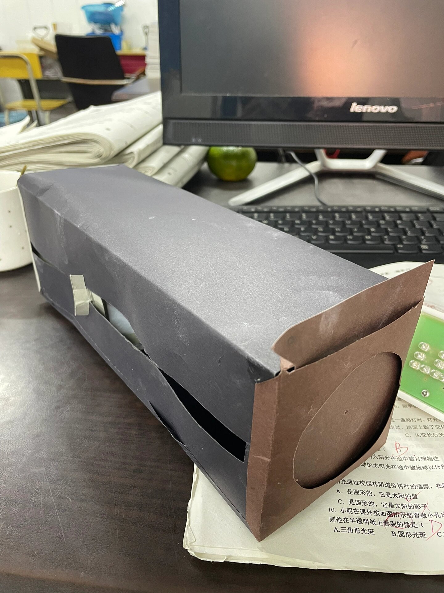 自制教具:小孔成像 上次发了一个照相机外形的小孔成像教具,很受大家