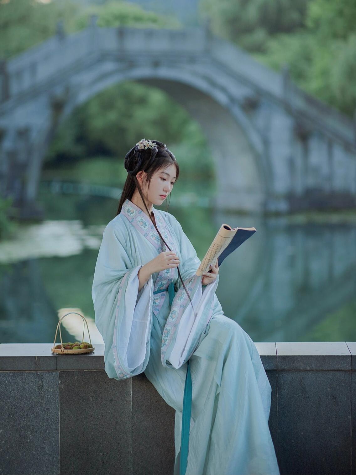 淡烟流水画屏幽|诗词里婉约清冷的江南女子 栋栋约我拍的一组汉服写真