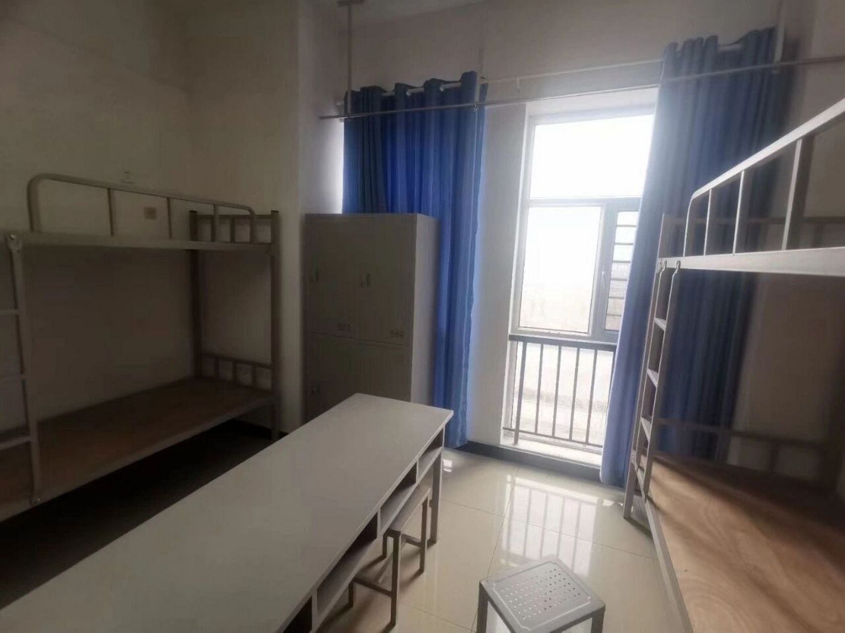 昌吉学院校园宿舍篇(壹) 学校的住宿环境还是可以的,学校宿舍分为三个