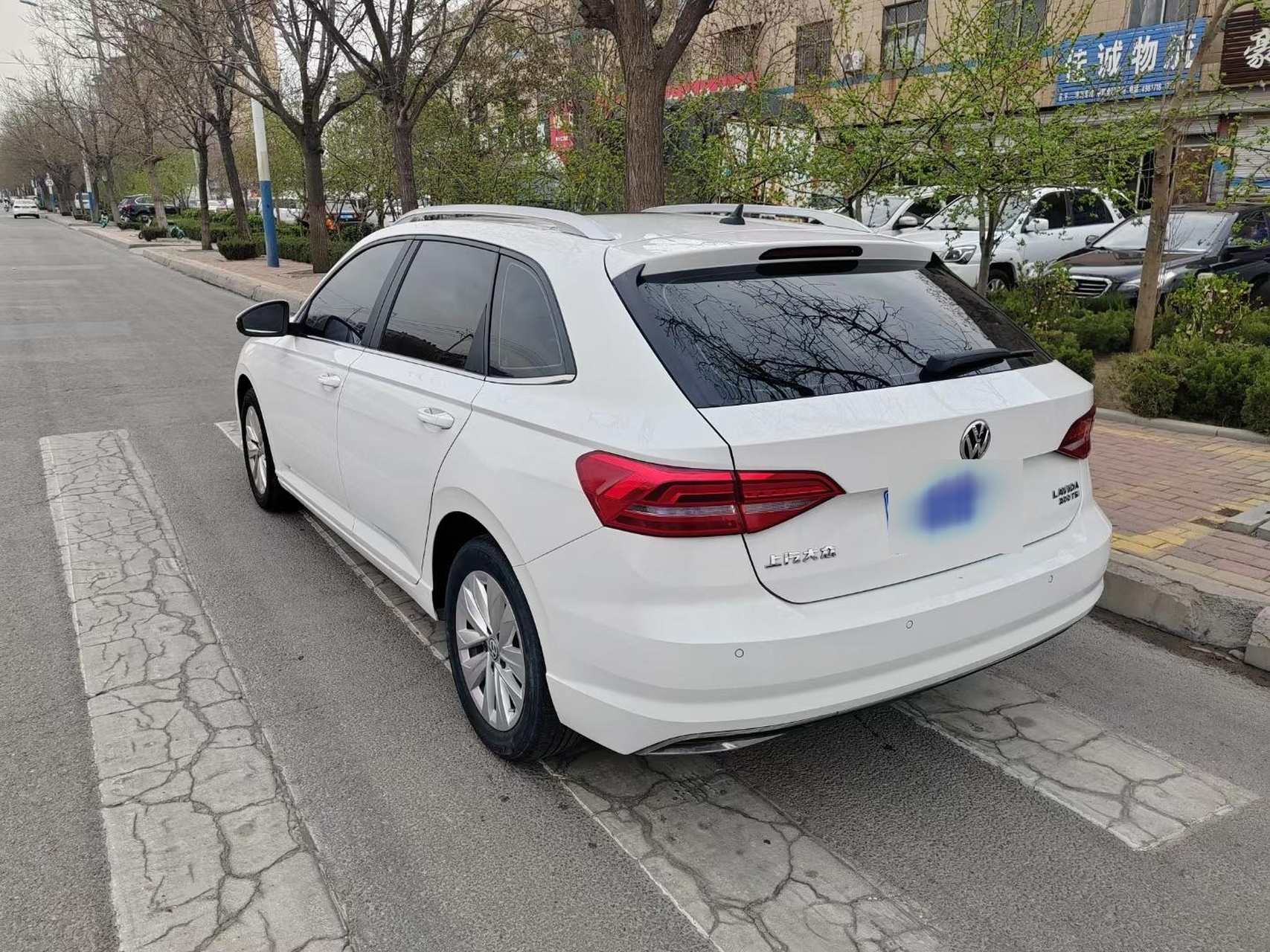 19年两箱大众朗行,自动挡,跑了4万公里,全车原版原漆