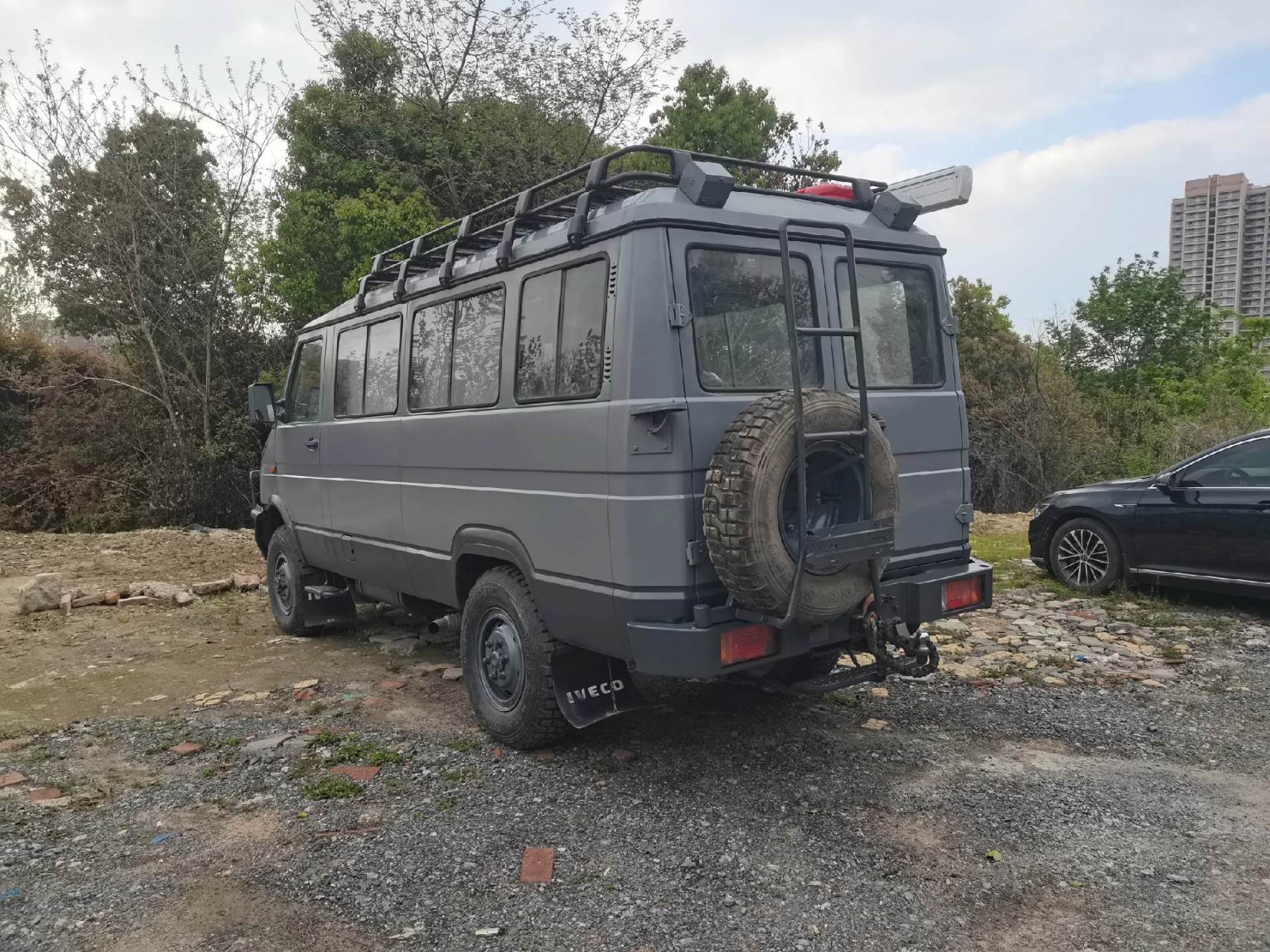 依维柯2045中轴,5座,国六,专用客车 还有长轴和方舱.