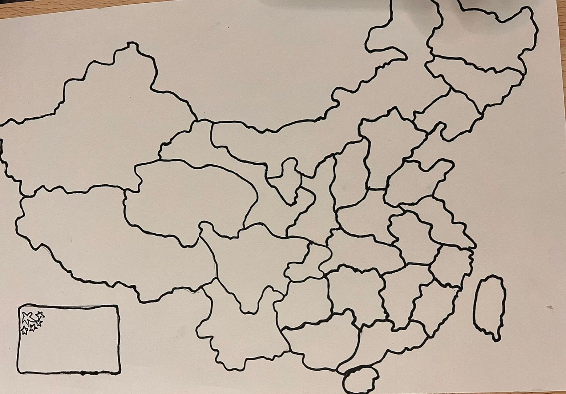 中国地图  小妞被分到需要手绘张地图 赶紧先画起来 自己勾线 我帮忙