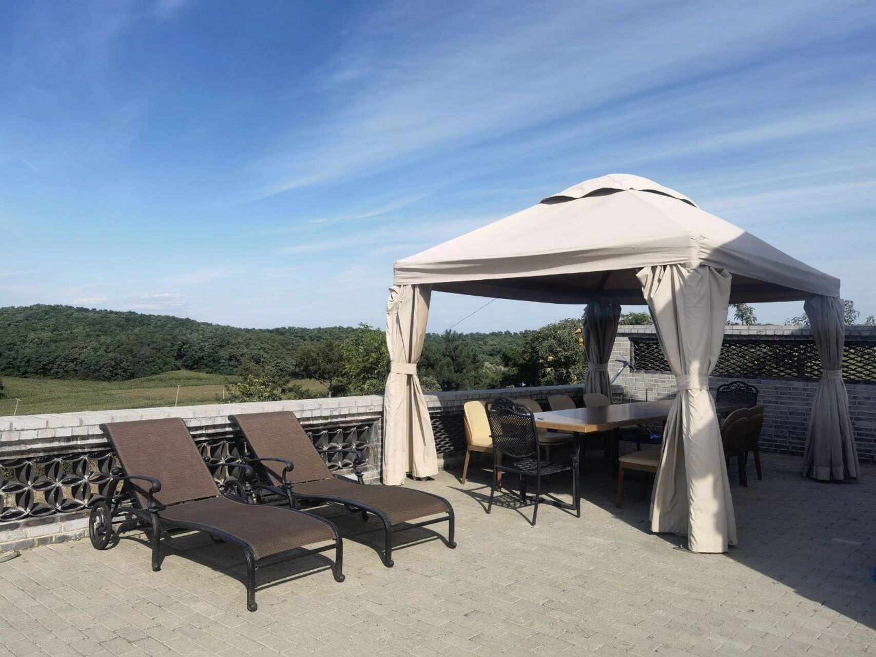 沈阳富龙生态庄园 bbq 采摘 蒙古包吃饭唱歌一条龙的休闲去处 四合院