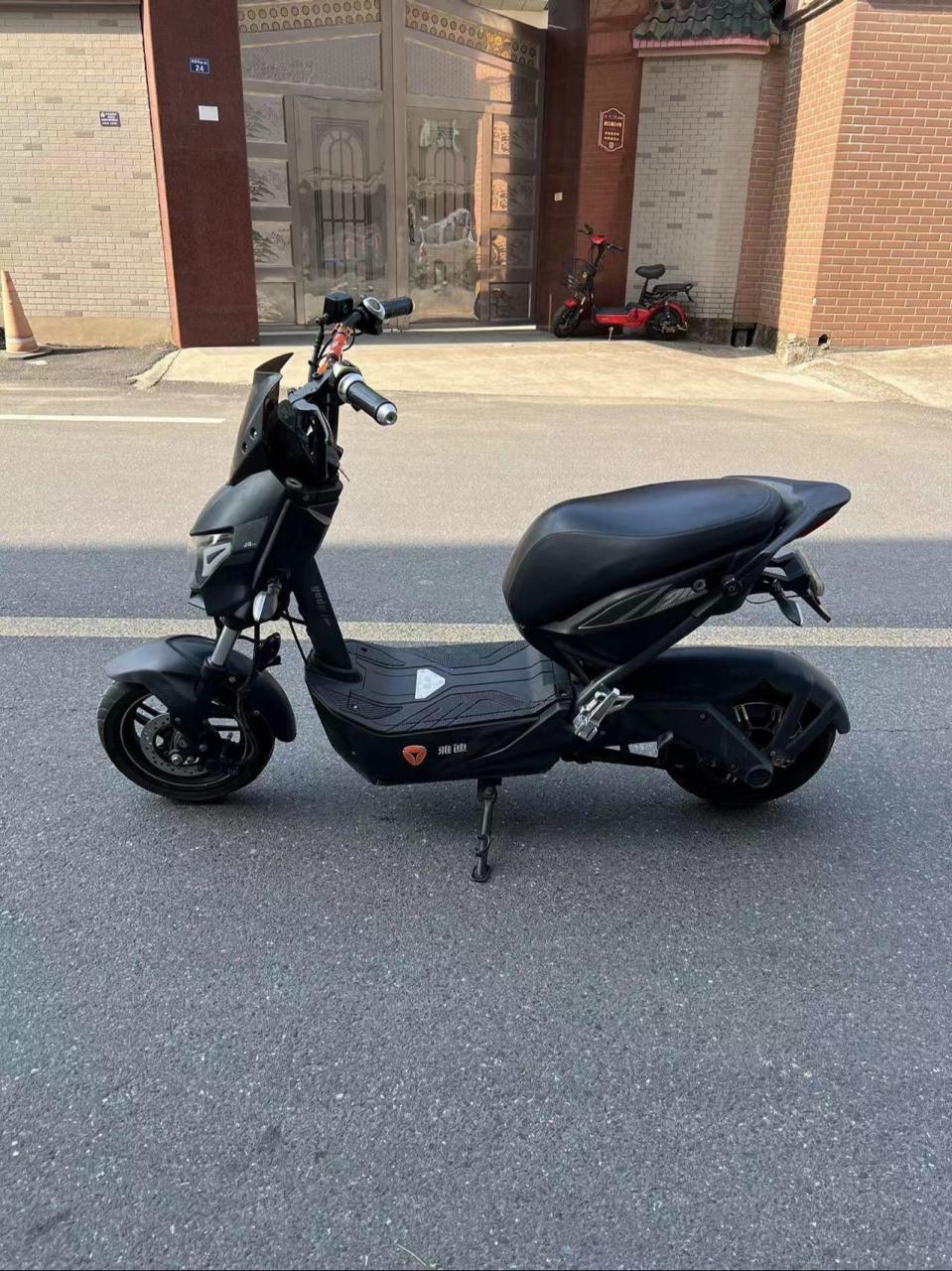 雅迪战警高速电摩72v车架 车况精品,  全新超微石墨烯电池续航70公里