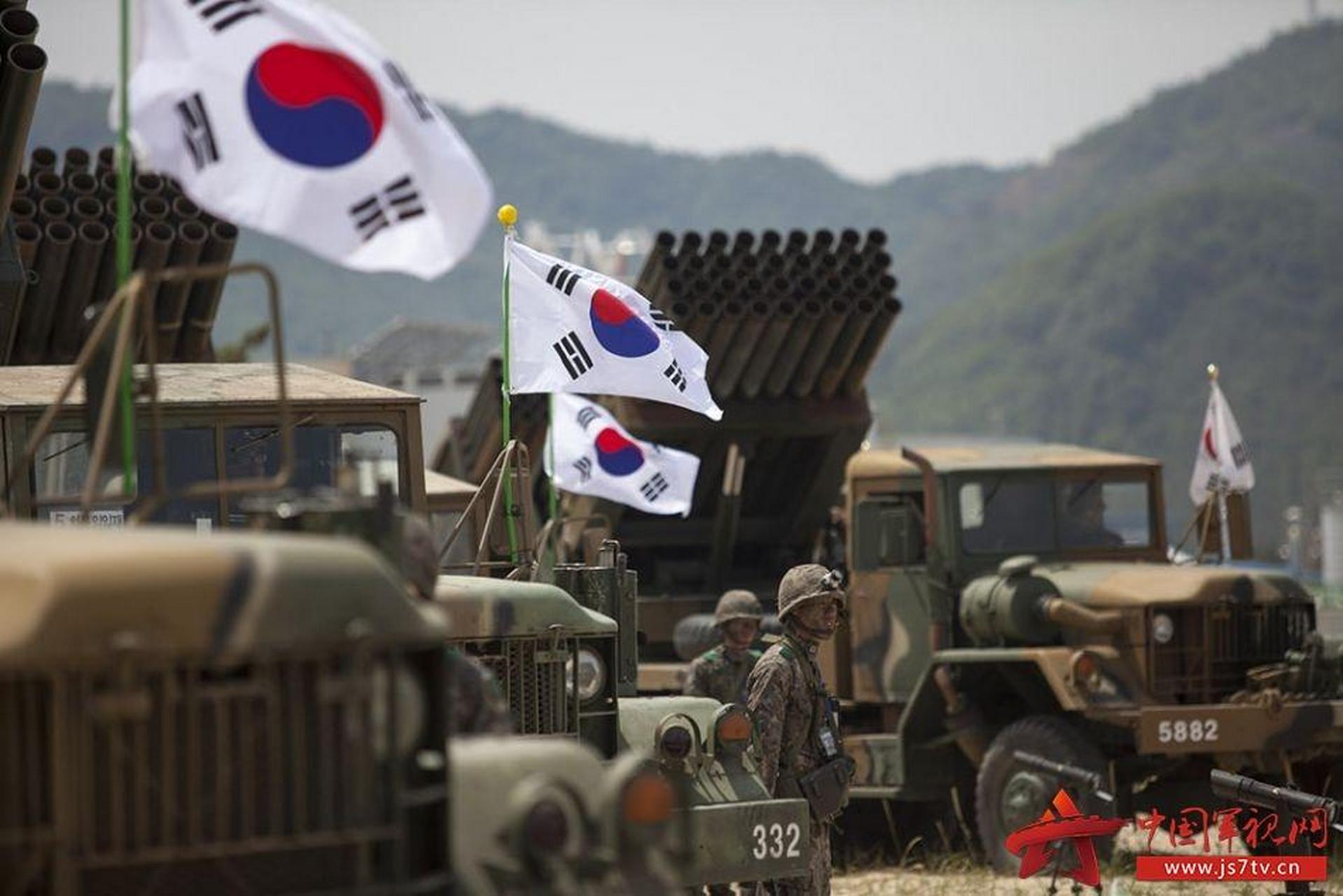 韩国陆军 韩国陆军是韩国最大的军种,拥有大约50万名现役士兵和2屯 