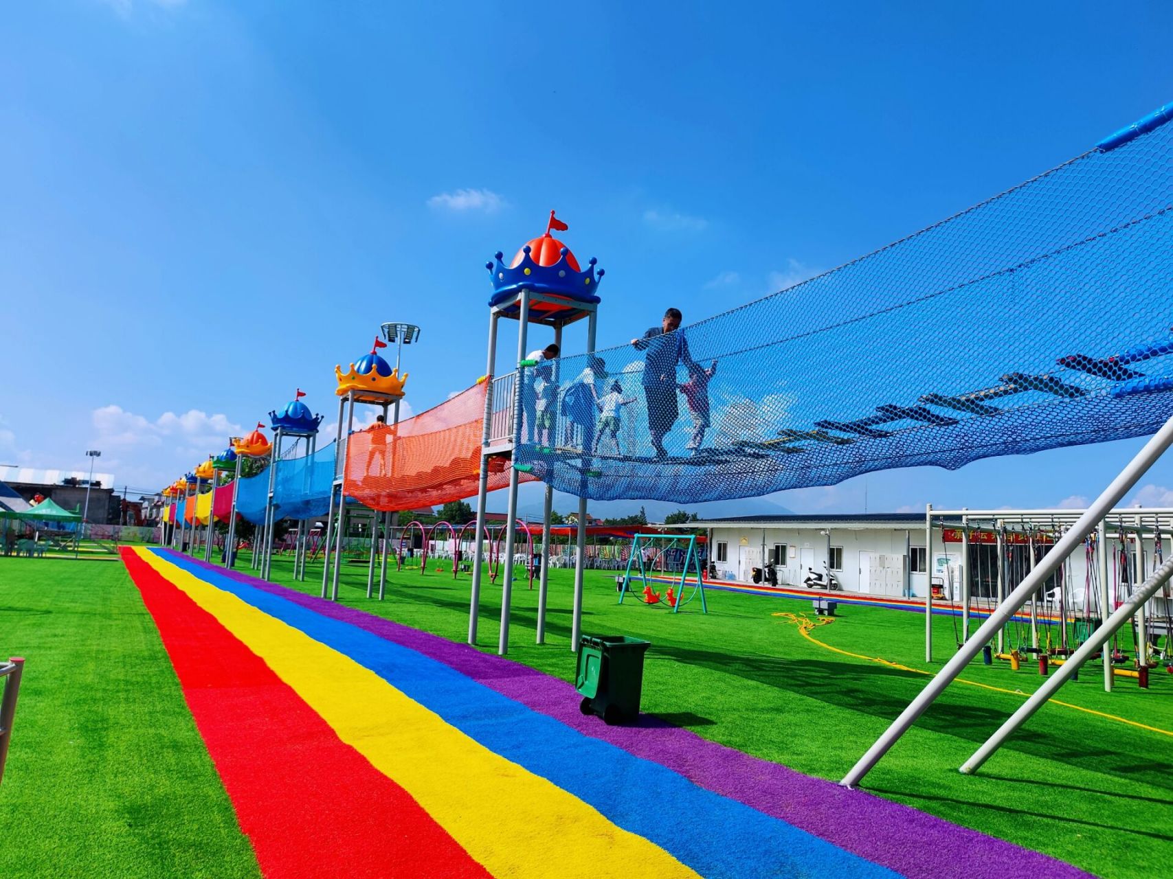 汉中云朵亲子乐园 由于天气太热,玩了一小时,可乐游兴未尽.