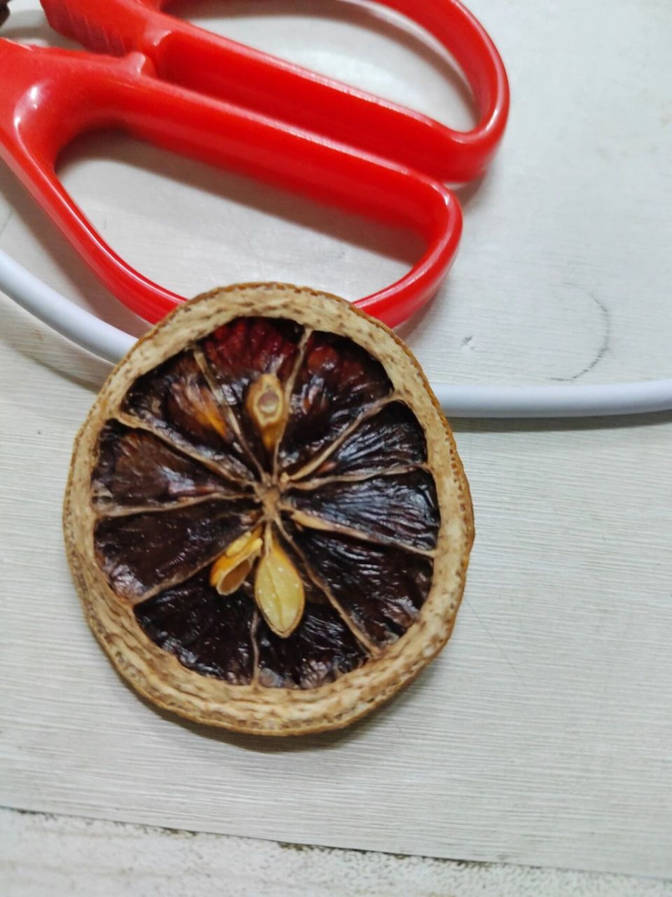 之前还是正常颜色,现在为什么变黑了,是氧化了吗,但是柠檬维生素c不