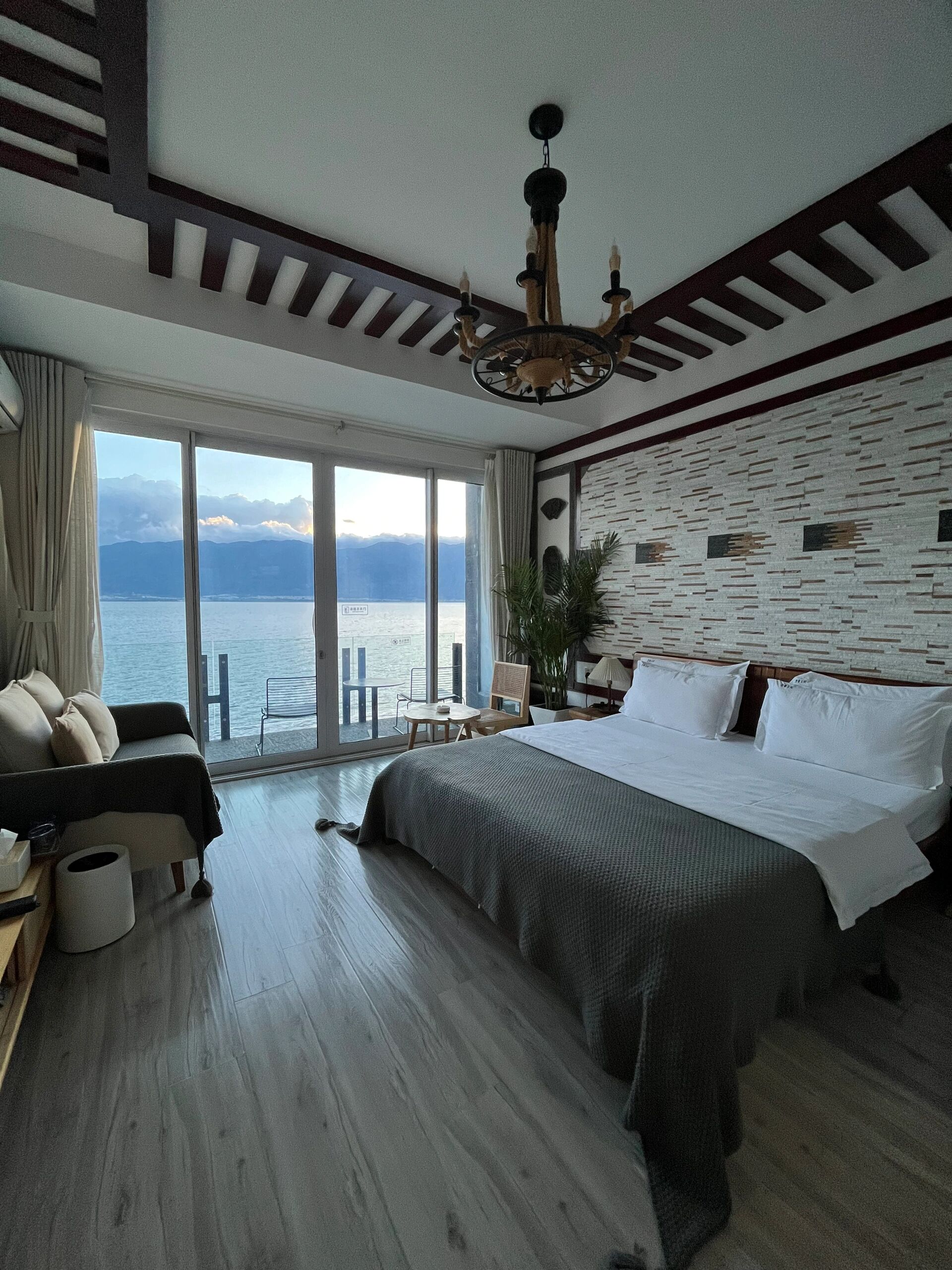 大理洱海·绝美海景房7815住宿篇(三) 第三晚的这家海景民宿 又