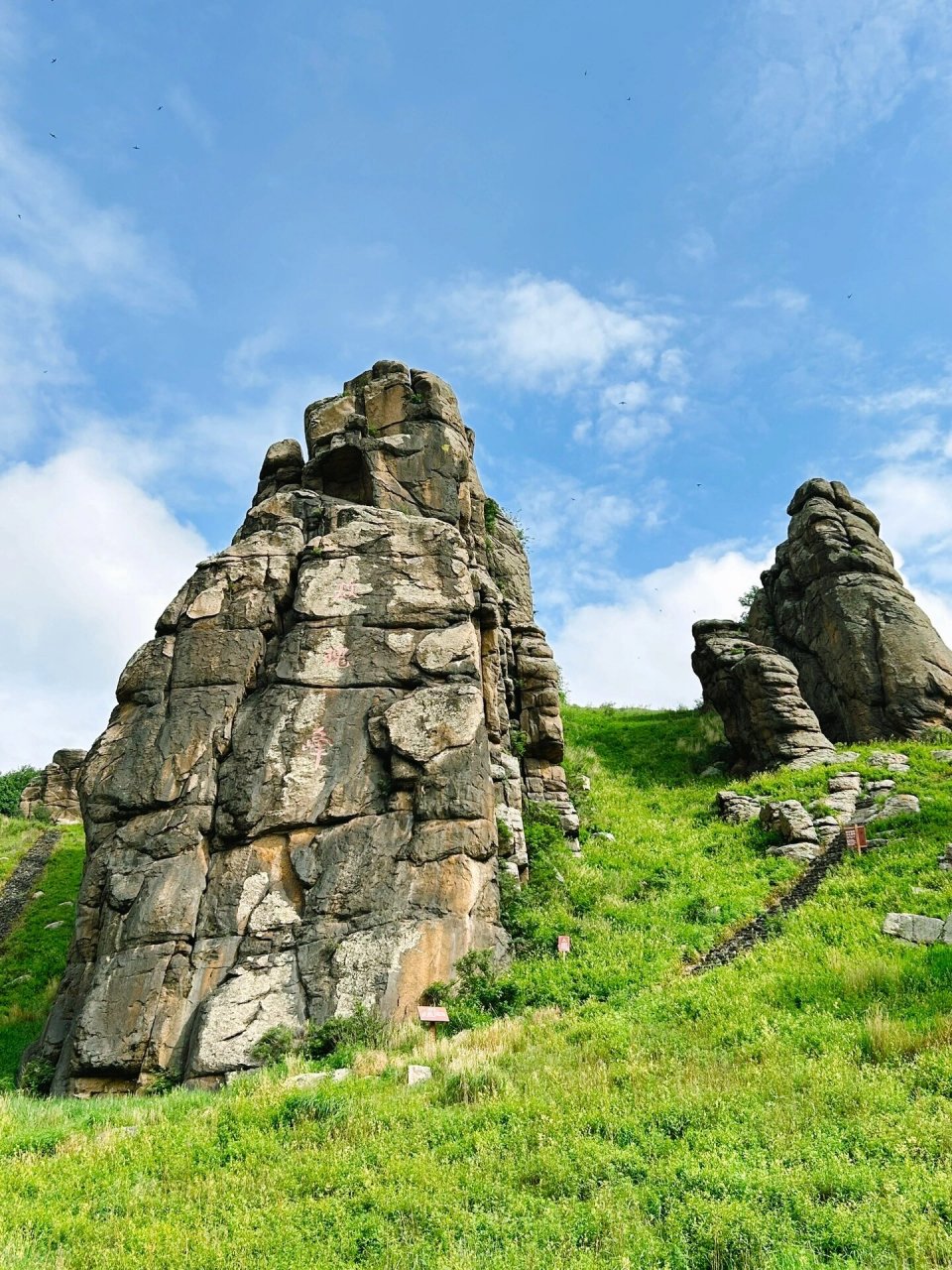 玫瑰峰|绝美山石风景,犬牙交错,千奇百态 玫瑰峰,又称"红石砬子",由数