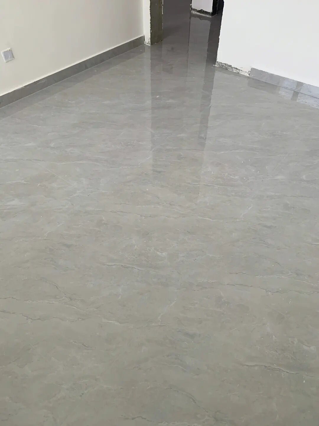 瓷砖一般石云灰(色卡里面最浅的灰色)都可以hold住,效果很好,基本美缝