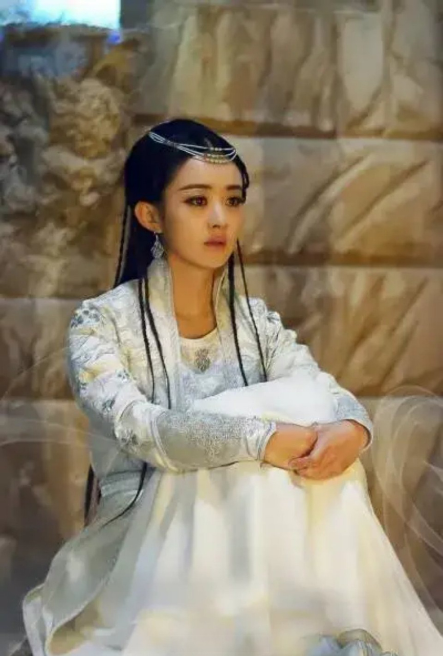 《蜀山战纪》每一套服装每一种造型都好看. 温柔时可人,狠起来够飒.