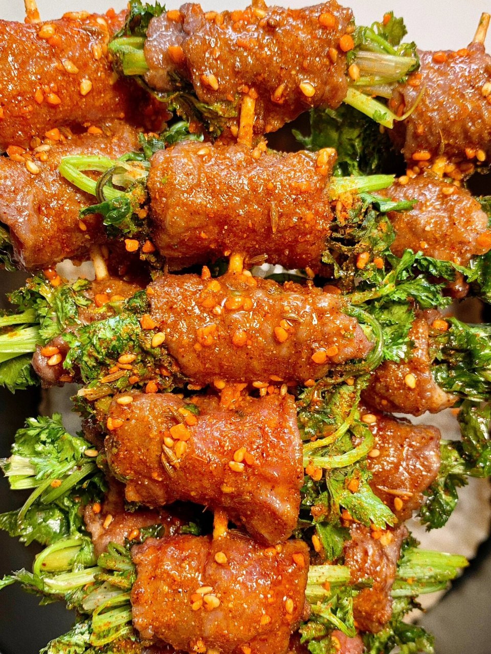 烤香菜牛肉串,一口接一口真的会香栓q 做法1⃣️牛肉切薄片,加