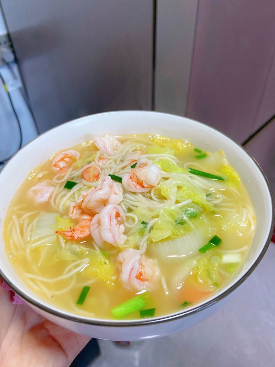 鲜甜有营养的白菜虾仁面 今天这碗面简单 清淡 鲜美 营养 易消化.