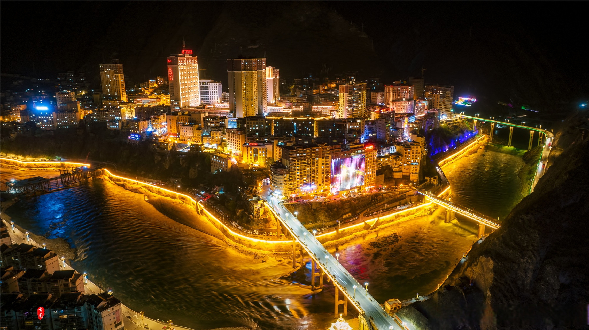 作为旅游博主,在拍摄过程中也经常有夜景拍摄的需要.