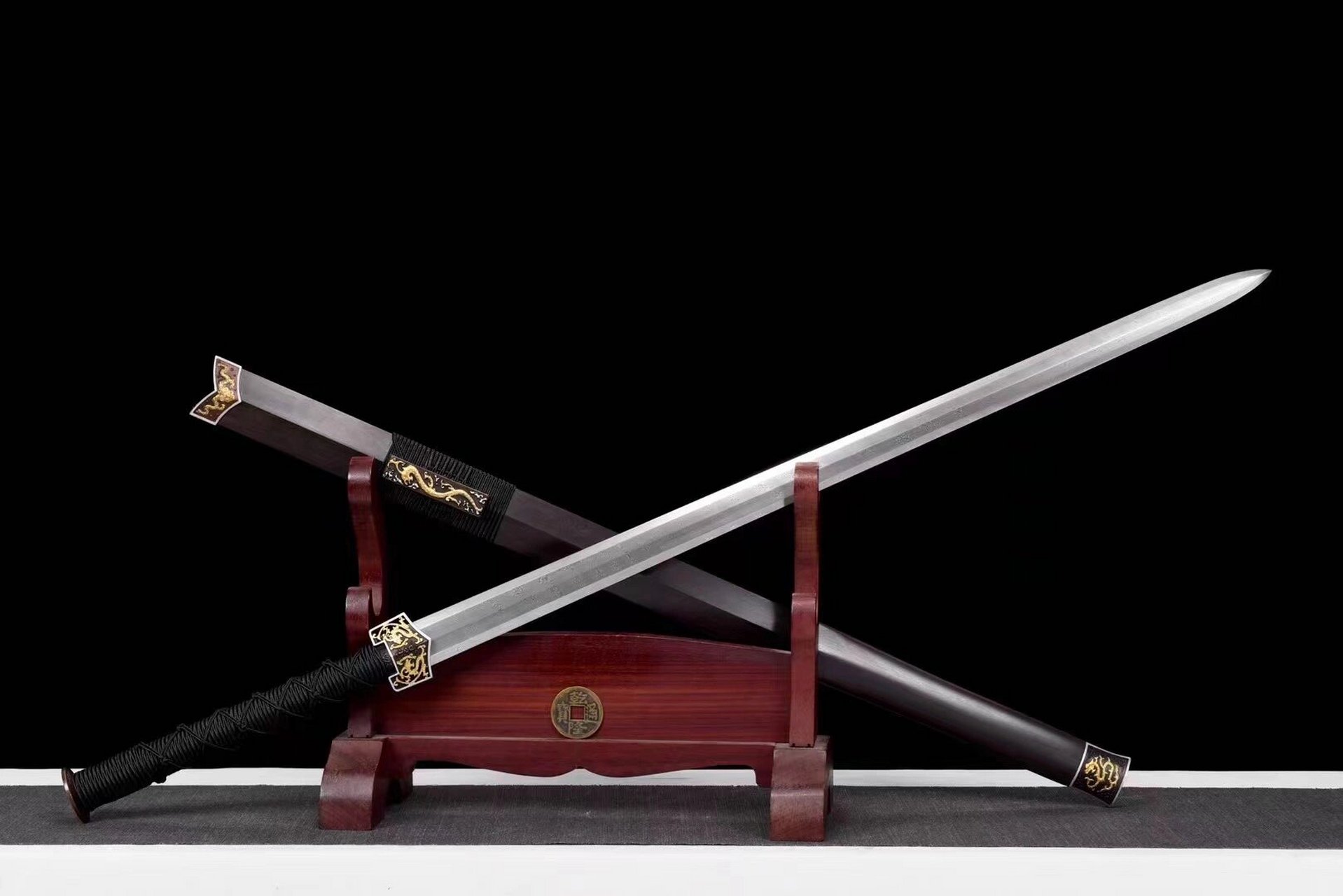 八面汉剑 百炼钢折叠扭转千层淬火锻打,研磨八面剑身,一体宽柄龙骨