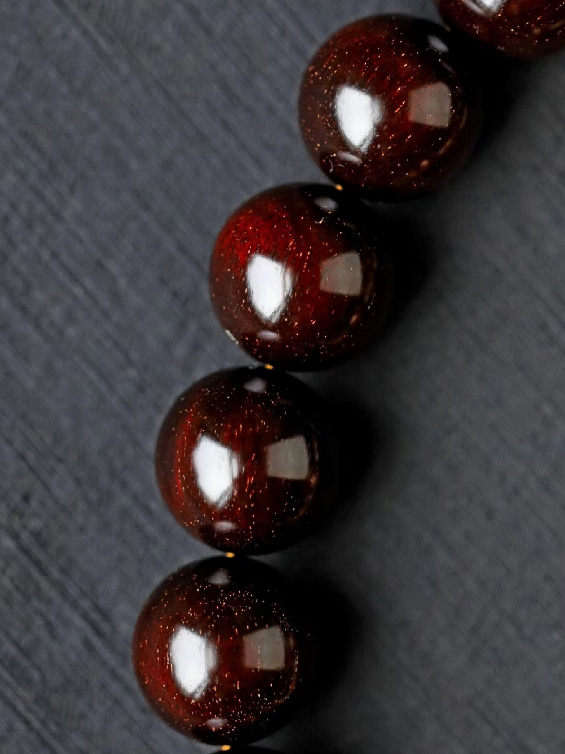 是这个样子的❗ 玩小叶紫檀,只要开始追求带星,带金星,说明对文玩