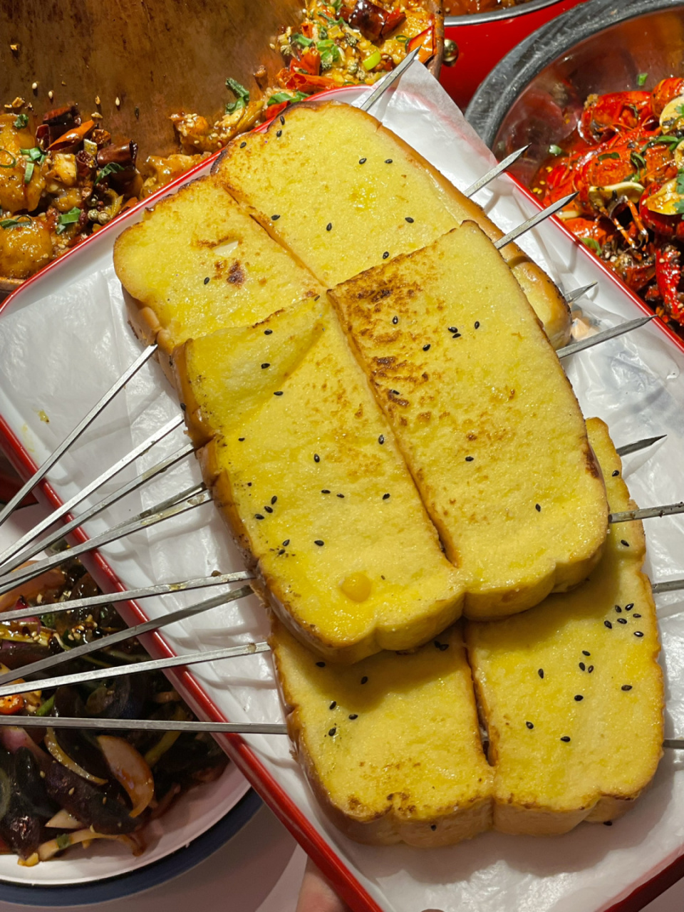 济南超97老胖东北烧烤终于来青岛了! 这家的烤面包片真的绝!