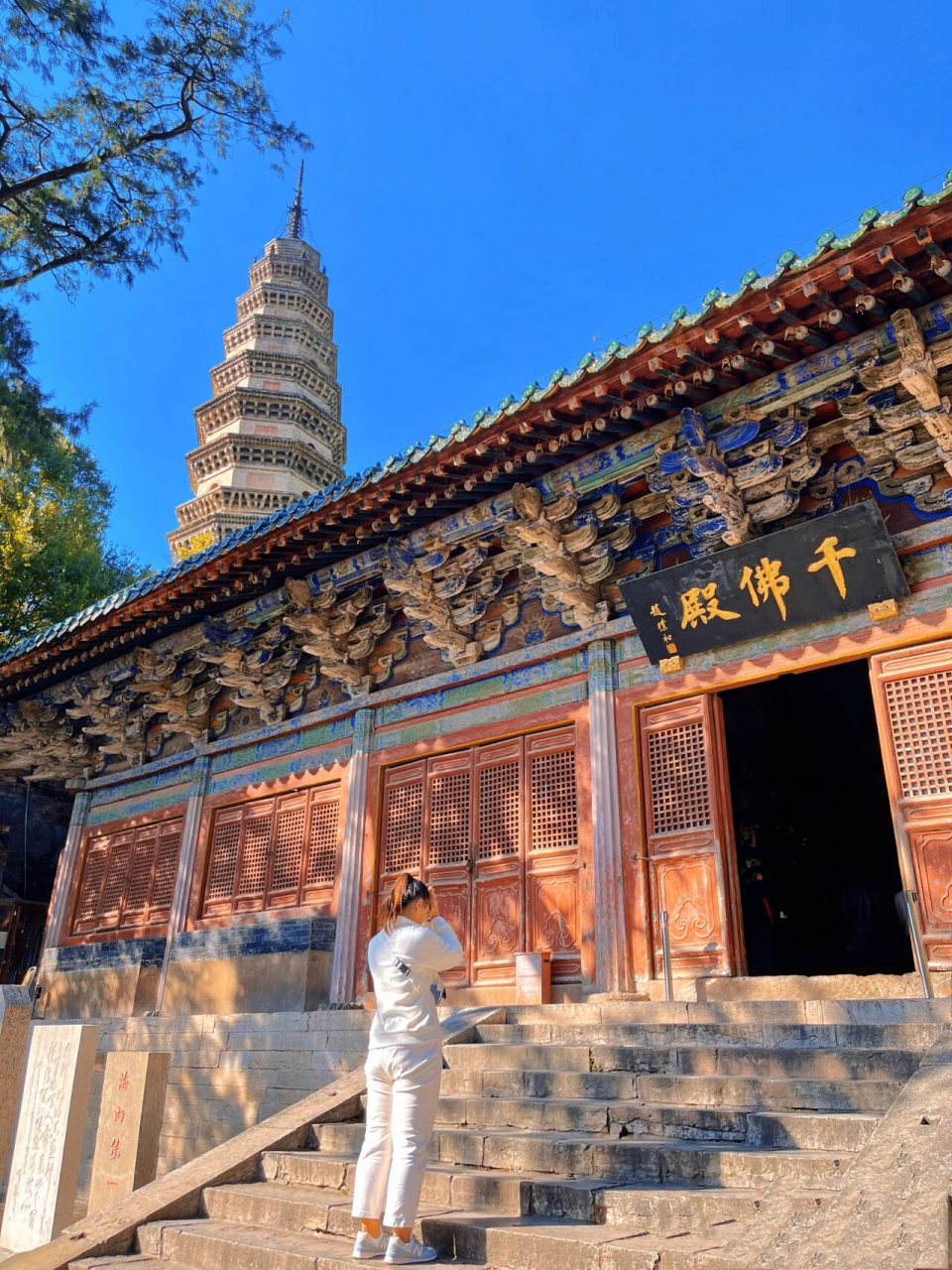 济南周边秋日银杏一日游——灵岩寺 上周五去了济南附近的灵岩寺,跟