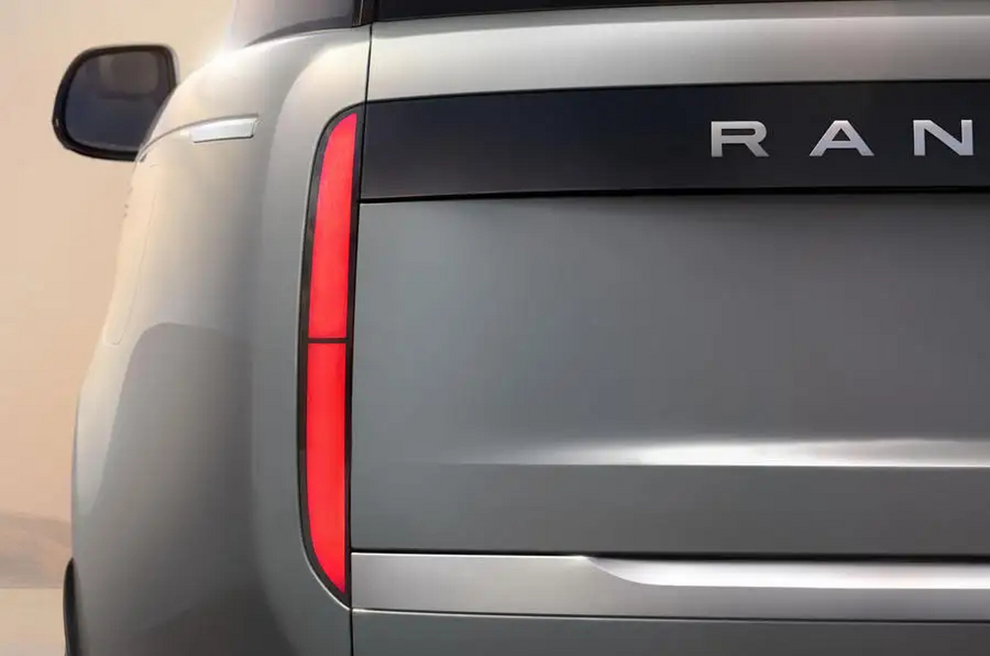 纯电路虎揽胜,real range rover  我倒是不惊讶,毕竟2021年路线图就