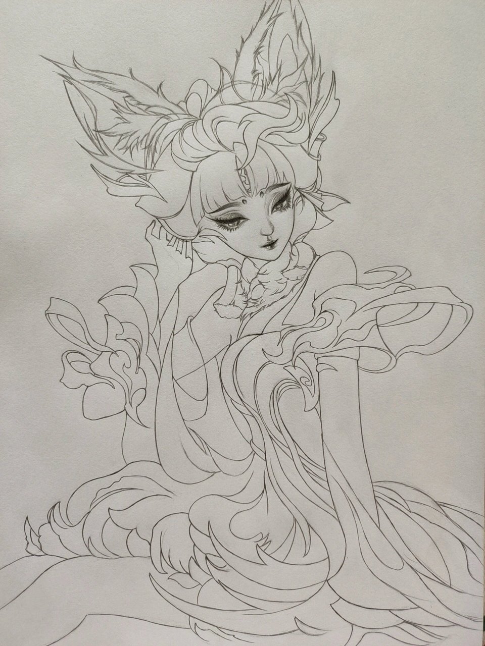 临摹妲己九尾狐,上眼睫毛拍完才发现忘记画了,后面又补上去了[摸头]