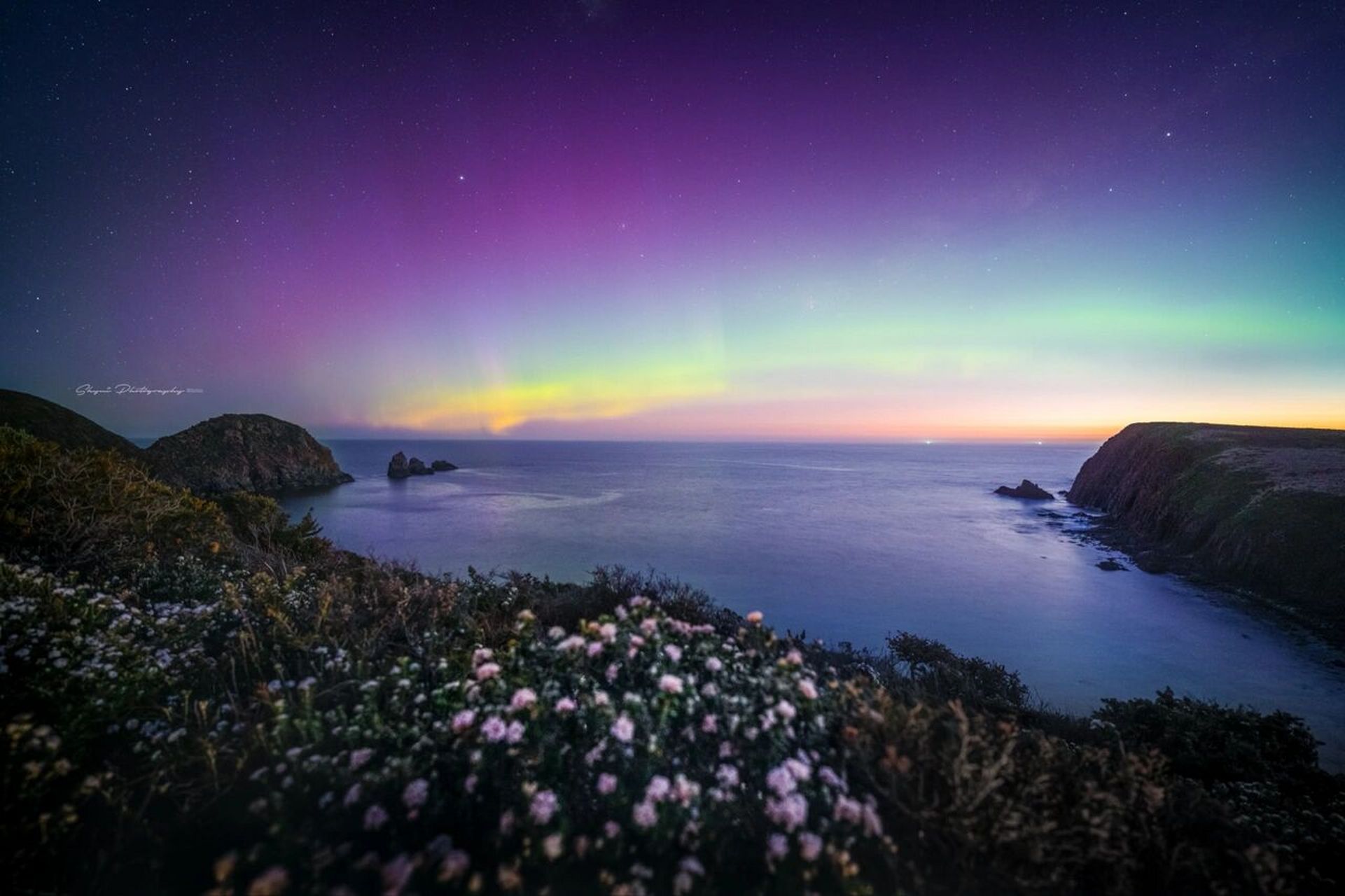 提醒我们成功预判了南极光爆发,在天黑前上了塔斯马尼亚布鲁尼岛拍摄