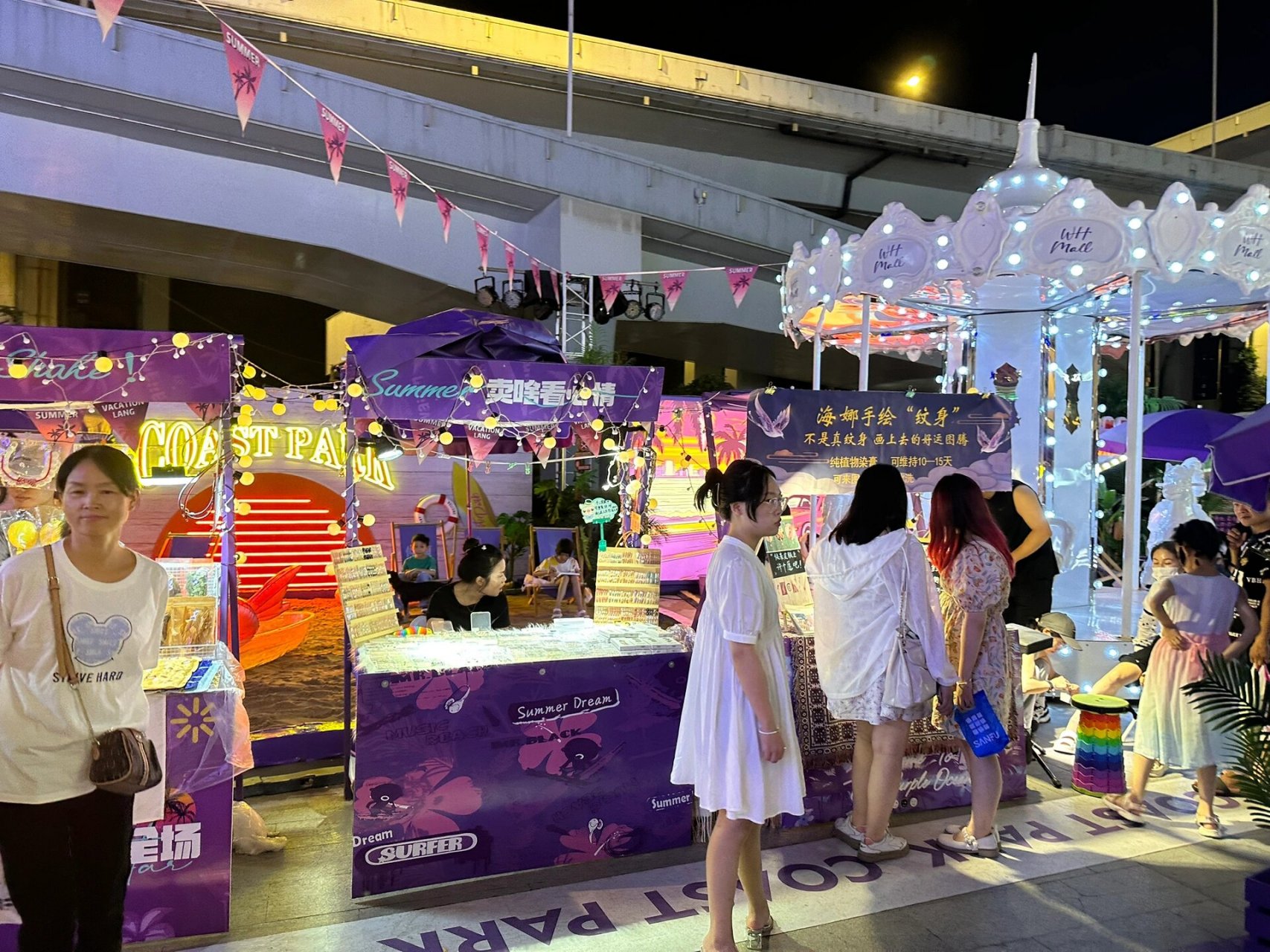 武汉王家湾摩尔城出口夜市