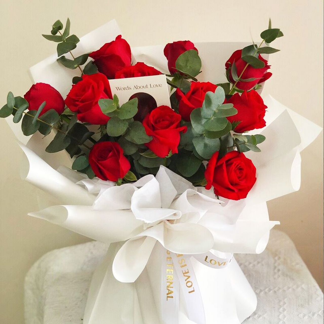 11多红玫瑰花语:爱她一生一世,永不分离.
