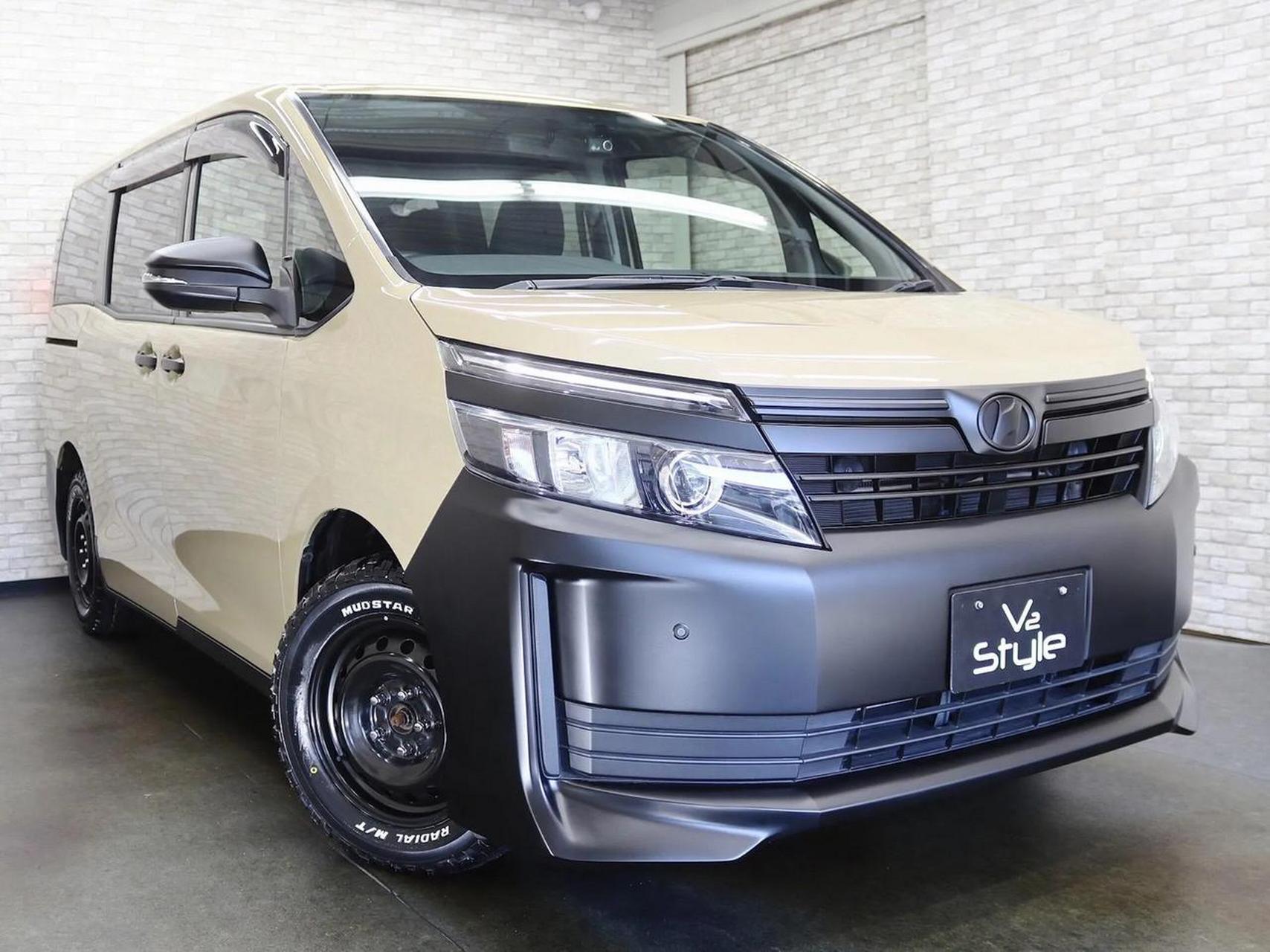小号埃尔法,丰田voxy,小霸王时代,定位紧凑型mpv,它和丰田noah做为