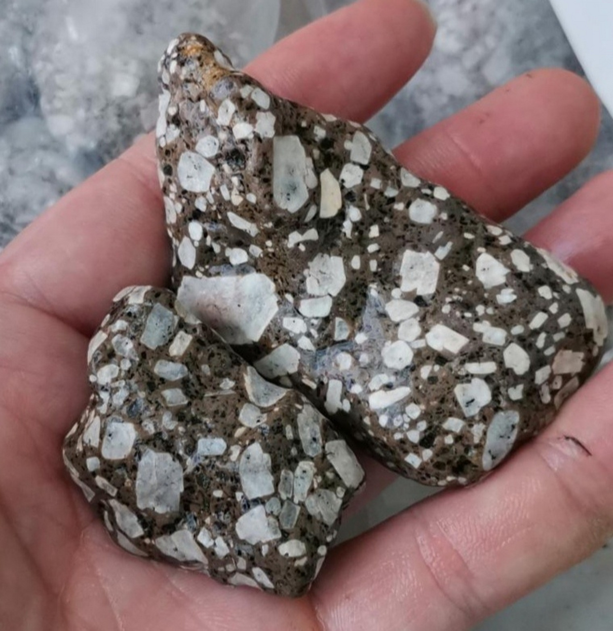 麦饭石的主要化学成分是无机的硅铝酸盐.