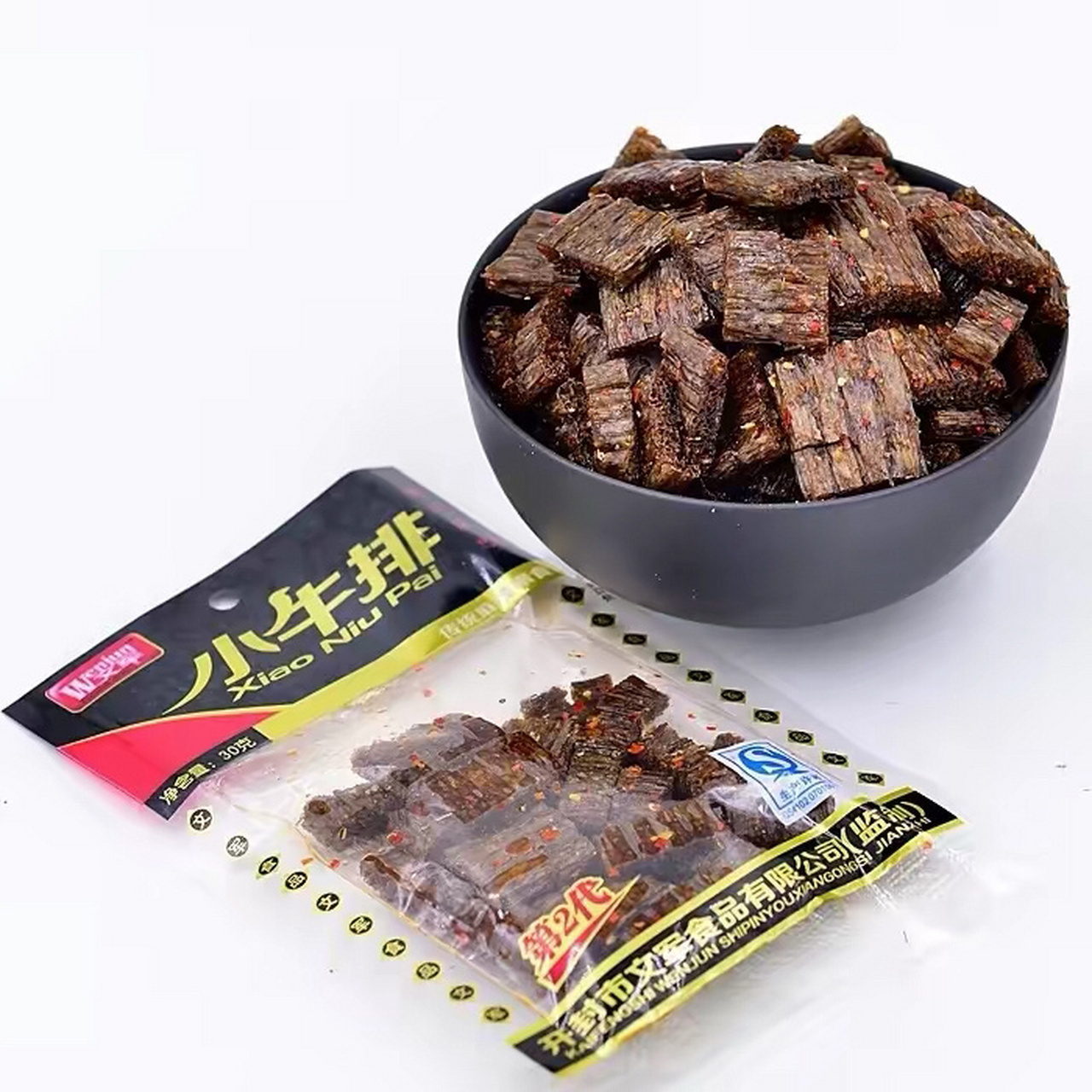 童年辣条 那时候一毛钱一根的霸王鞭我和好朋友都要买一块钱的,放在