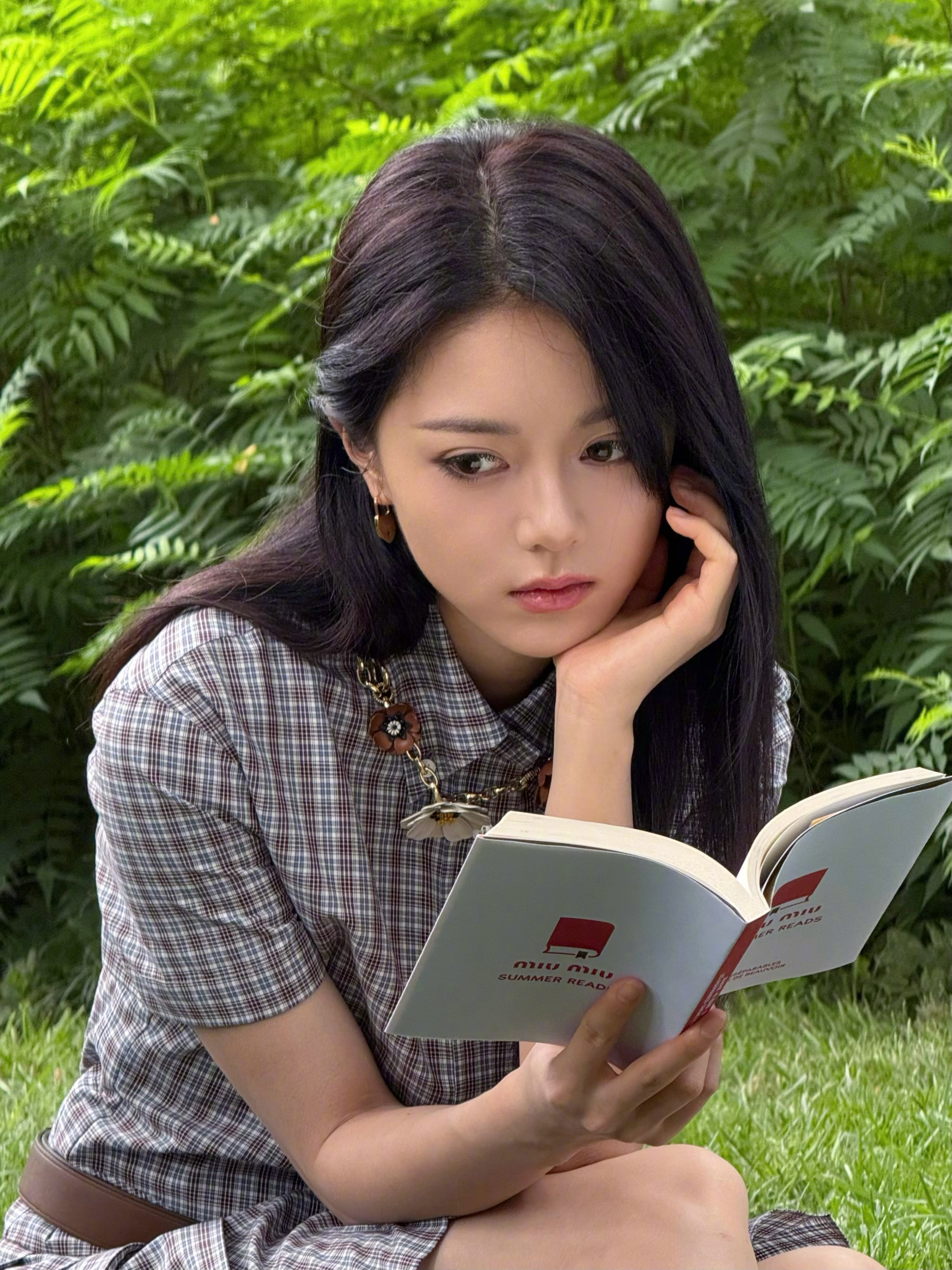 咪咕星鲜事#赵今麦欧阳娣娣搂腰合照 好像书香门第的大小姐赵今麦