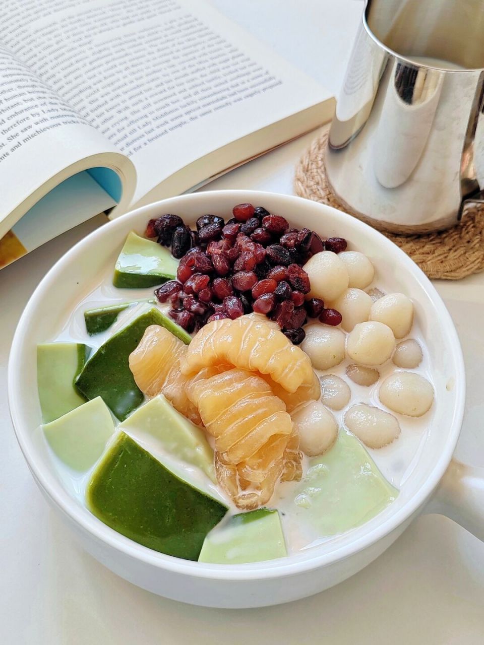 吃了甜食会开心# 配料: 97抹茶粉10g,牛奶300ml,吉利丁片10g,白糖