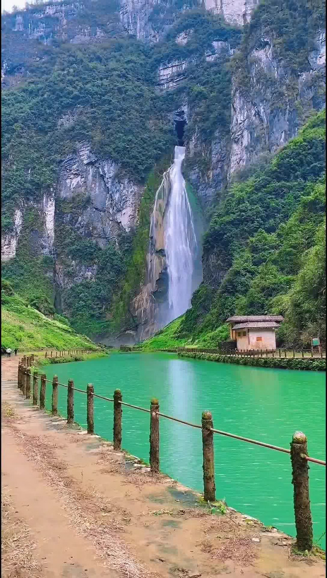 花垣大龙洞瀑布图片