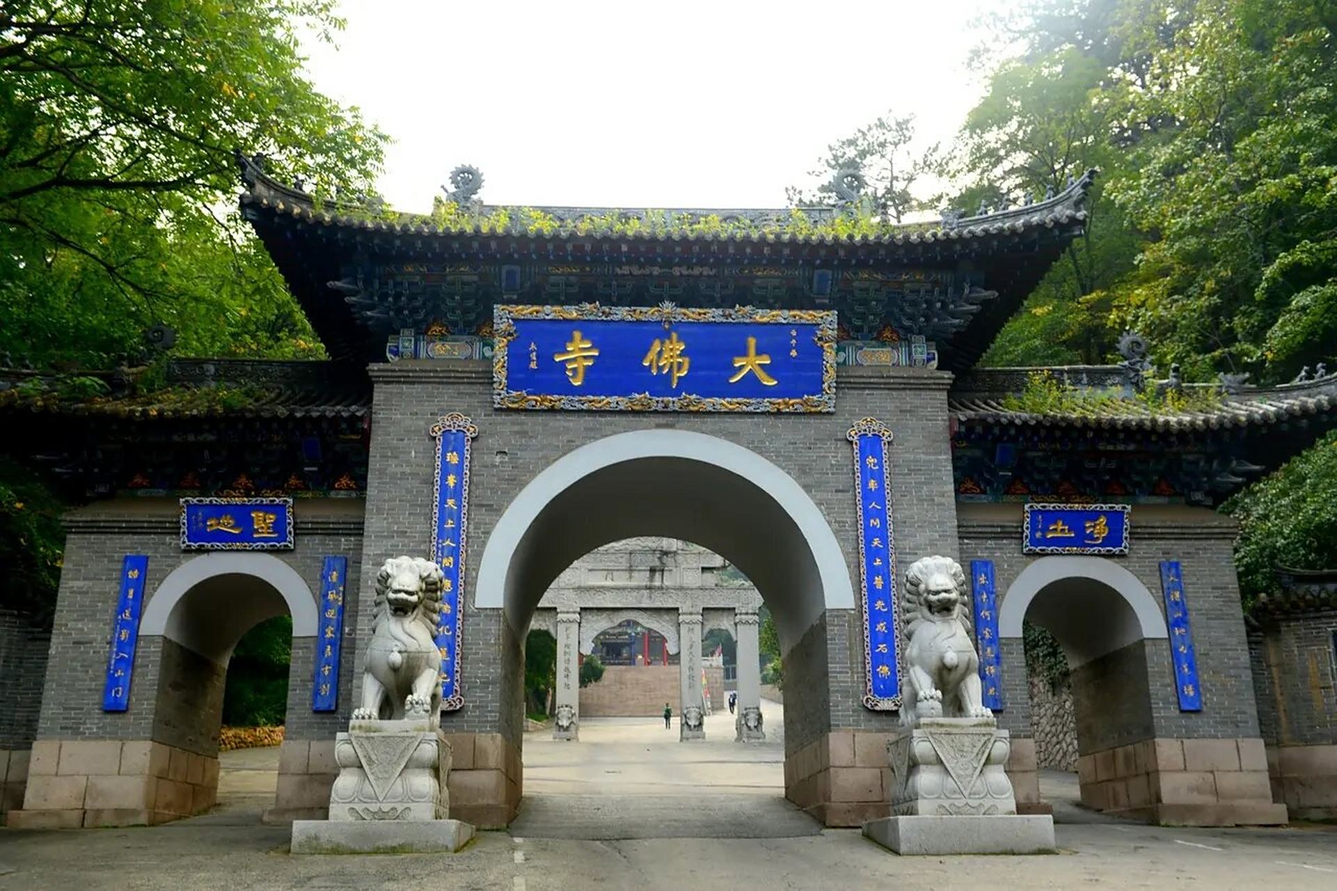 辽宁鞍山千山大佛寺 千山大佛寺原名南泉庵.