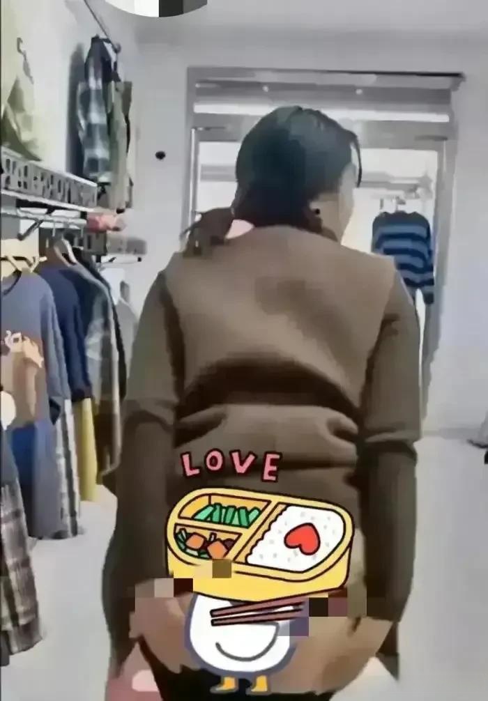 据看过的网友露胸视频露胸夏天走光不堪入目合集走光露胸露胸不措码