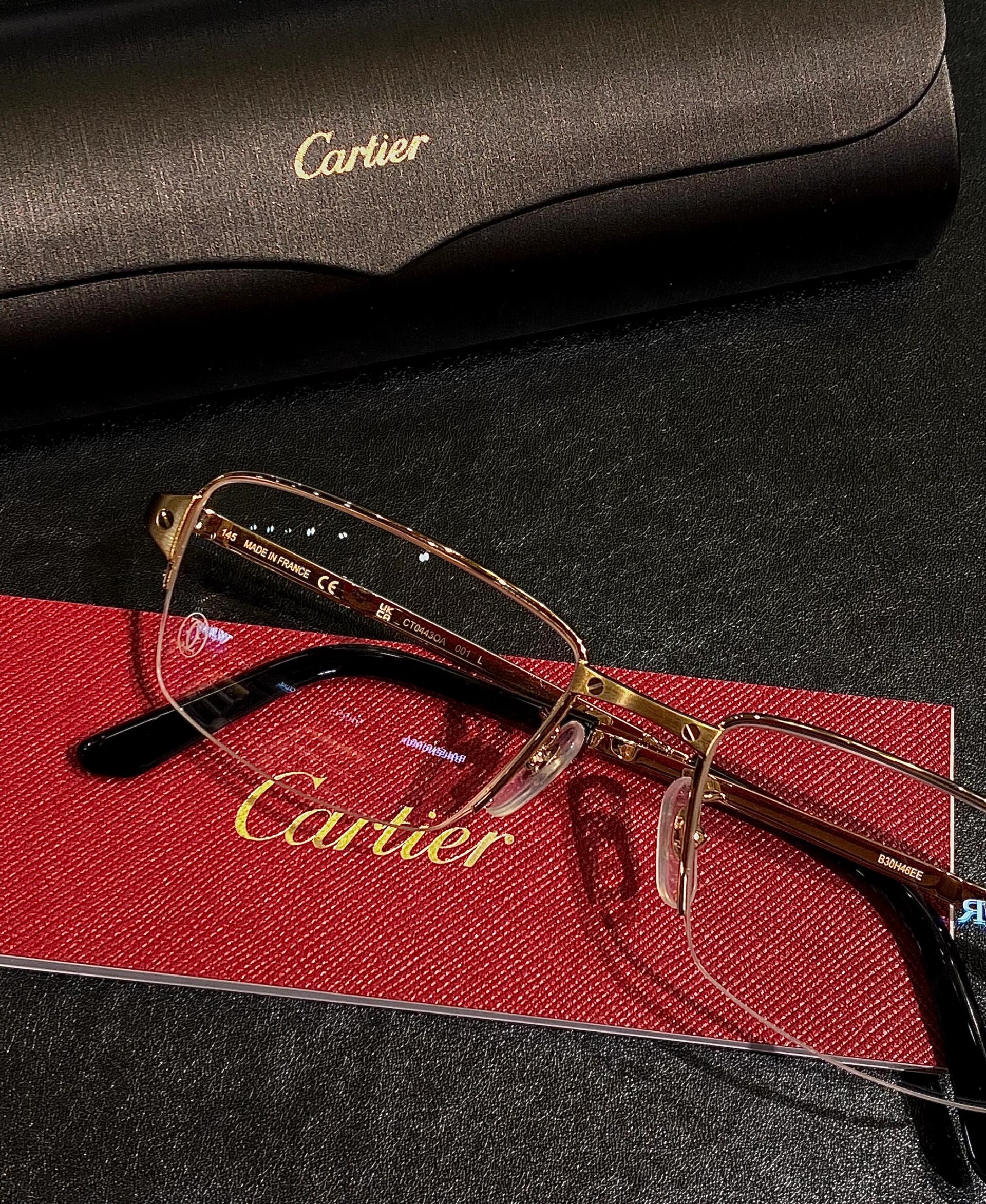 眼镜 金色半框的标志性设计 是男士身份象征的选择 每一副卡地亚都是