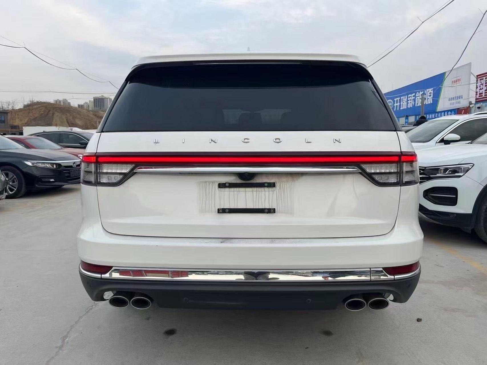 20年9月上户林肯飞行家全进口七座版本,新车指导价63万多,现二手车价