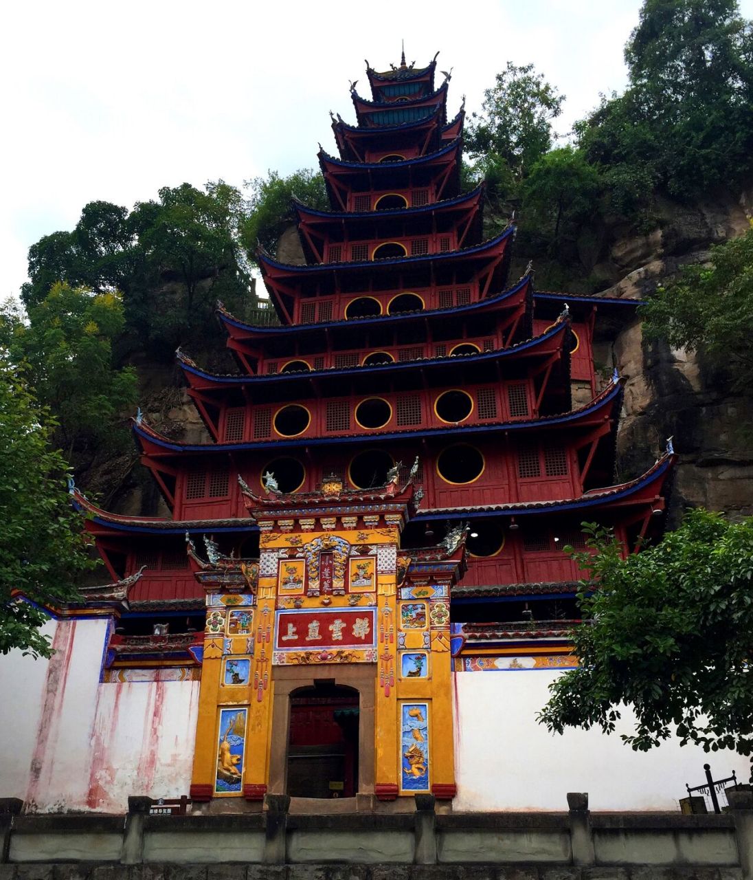 重庆忠县石宝寨 石宝寨古建筑群于明万历年间始建,在中国仅存的几座